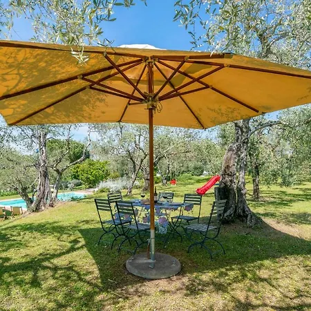 Le Selve Apartment Lari